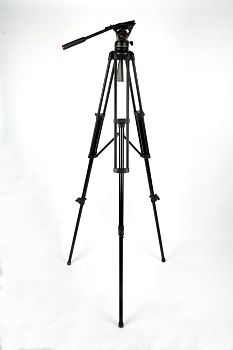 Профессиональный алюминиевый штатив FST TH606A с видеоголовой