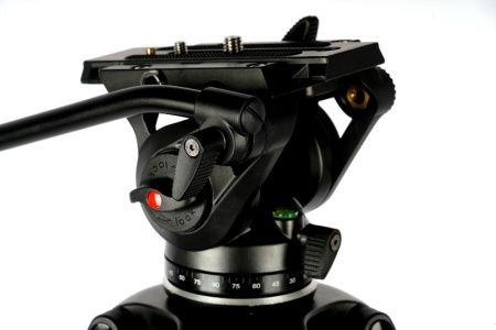 Профессиональный алюминиевый штатив FST TH605A с видеоголовой